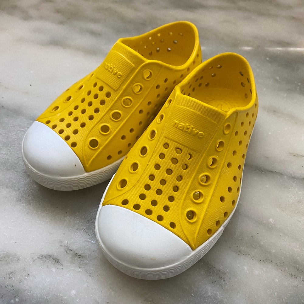 Crayon yellow c7 natives